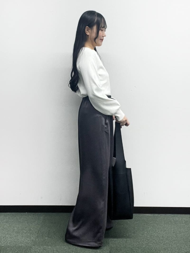 Hitomiさんの「index｜ラメスカラップビジューデザインニット【洗濯機OK】《6col／S～LL》」を使ったコーディネート