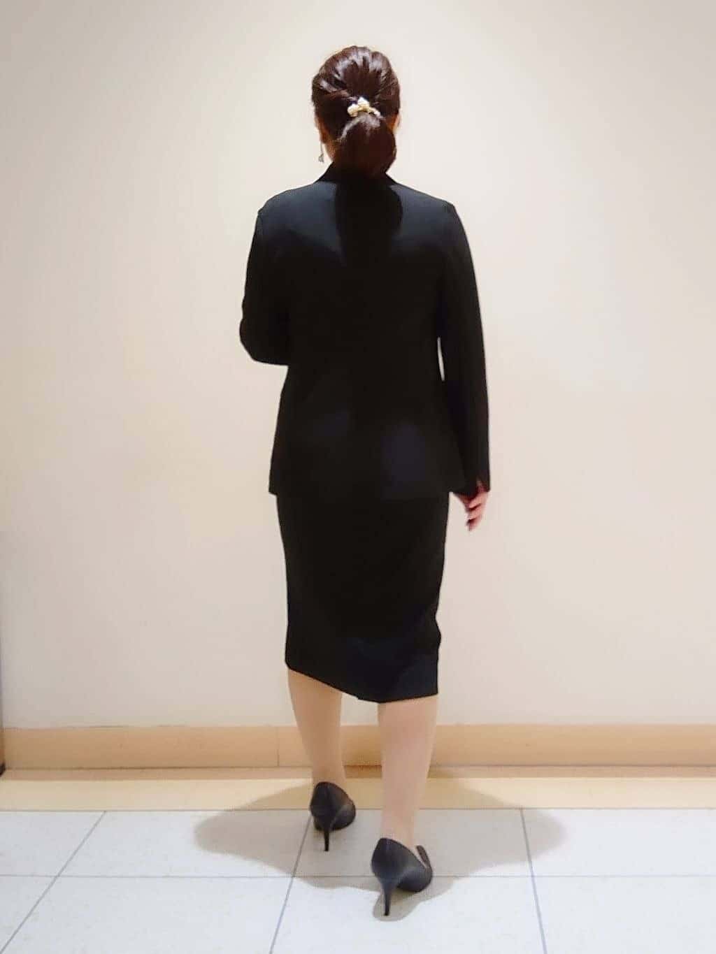 TOMOMIさんの「INDIVI｜【定番スーツ／UVケア／イージーケア／洗える】ウール調ストレートスカート」を使ったコーディネート