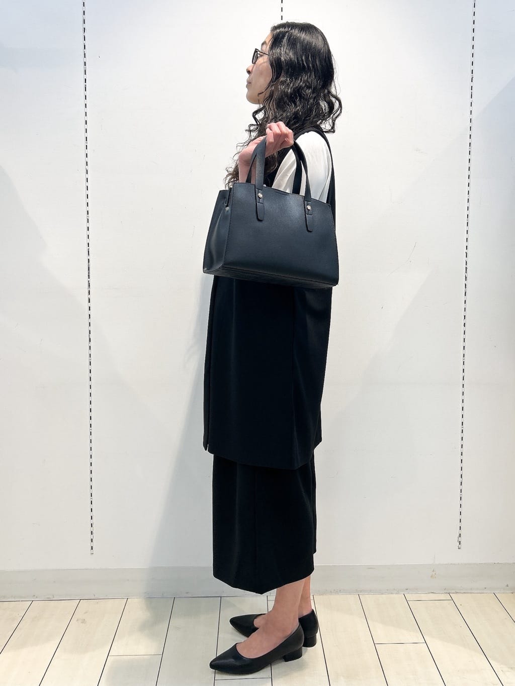 Mikiさんの「SHOO･LA･RUE｜【通勤/デイリー/セットアップ可】マルチに使える カットジョーゼット ワイドパンツ」を使ったコーディネート