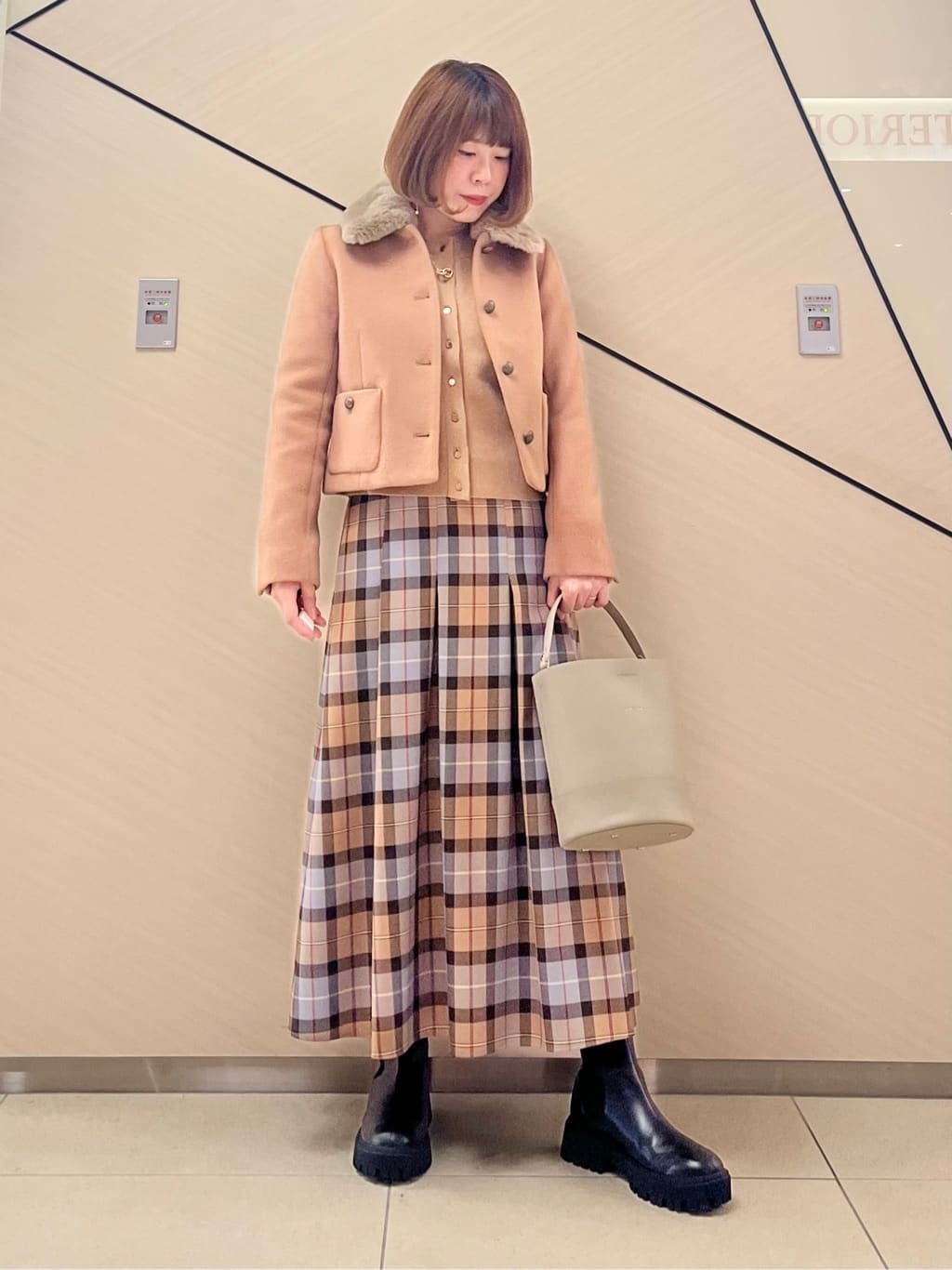 yahataさんの「DRESSTERIOR｜◆チェックタックソフトプリーツスカート」を使ったコーディネート