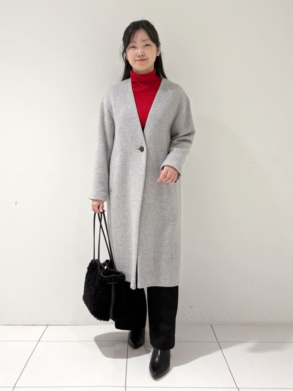 momokoさんの「INDIVI｜【軽量／ウール混】ライトフォルム ロングコート」を使ったコーディネート
