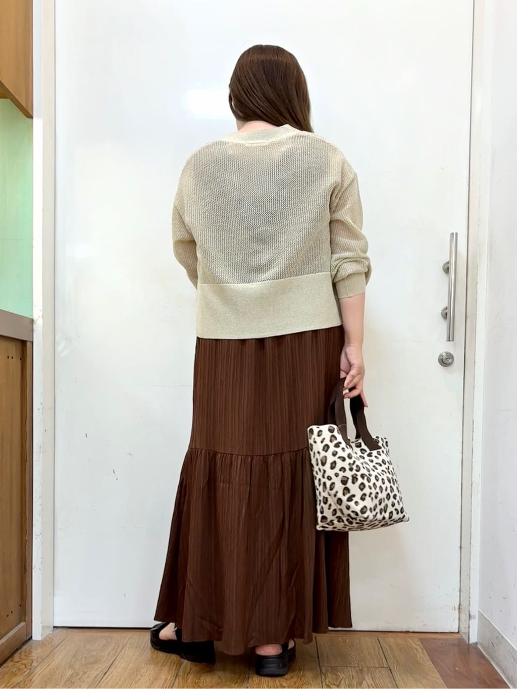 だいわさんの「SHOO･LA･RUE｜【S-LL】後ろ姿も抜かりなく 1枚でサマ見え ティアードワンピース」を使ったコーディネート