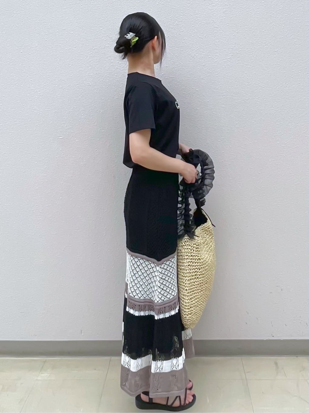 Izuさんの「index｜パール調刺繍ロゴTシャツ【汗ジミ防止／吸水速乾／接触冷感／UVケア／洗濯機洗い可】」を使ったコーディネート