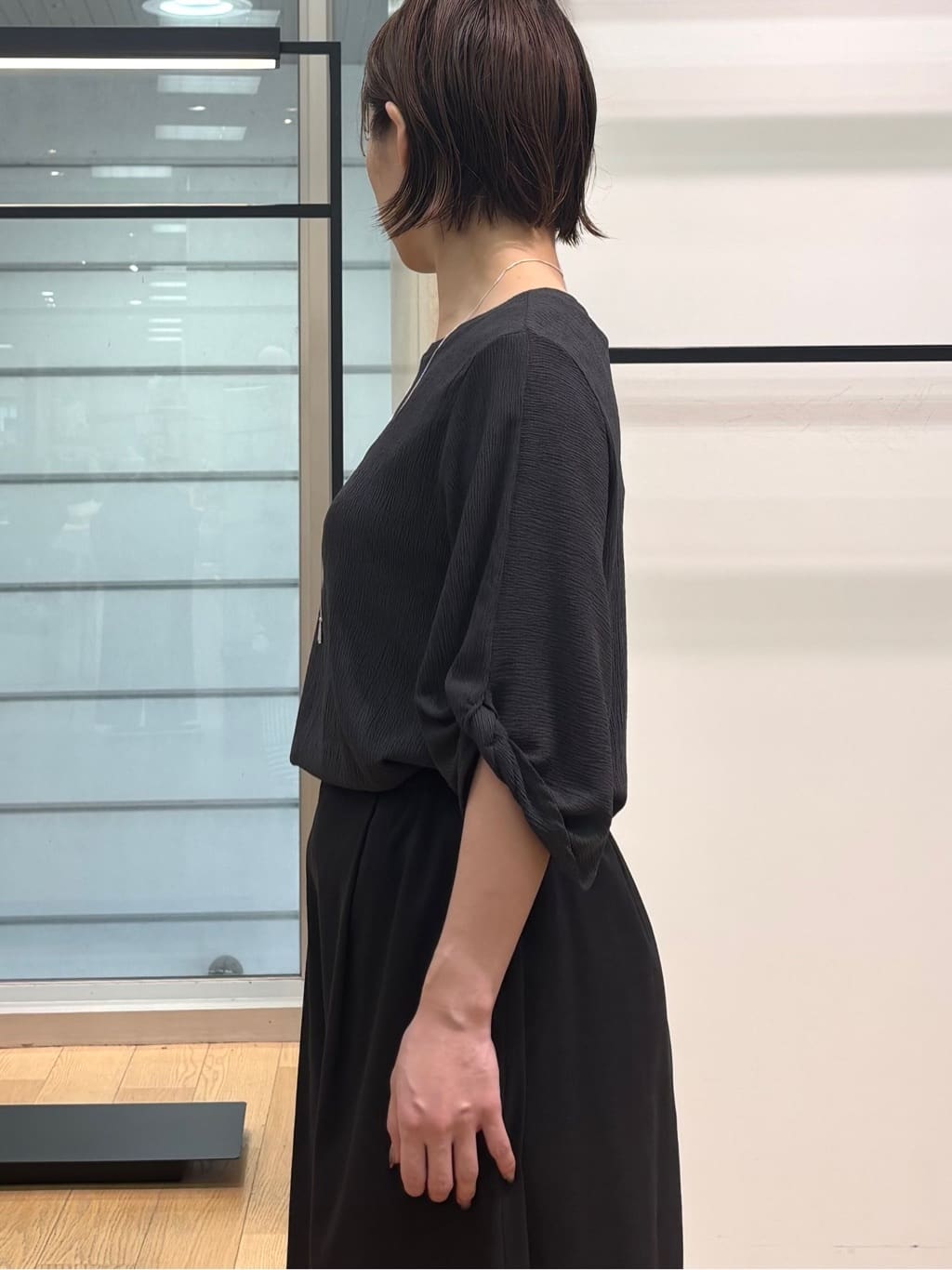 asamiさんの「INDIVI｜【UVケア／吸汗速乾】凹凸素材ねじり袖トップス」を使ったコーディネート
