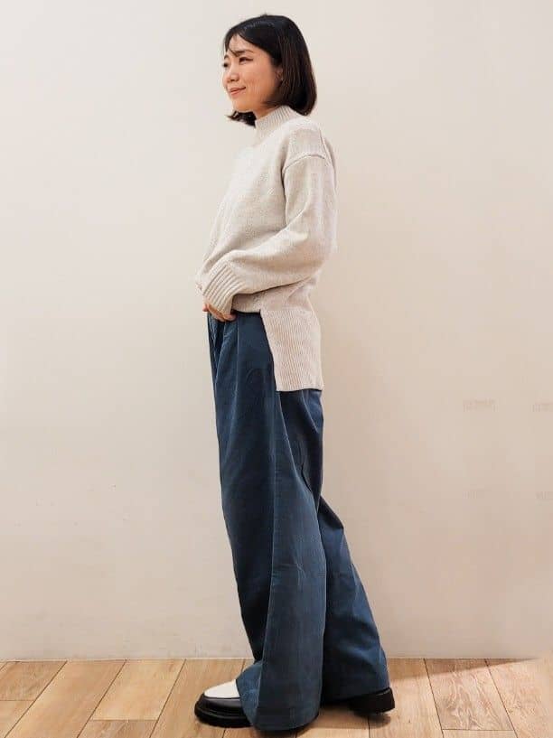 yuyuさんの「OPAQUE.CLIP｜別珍タックワイドパンツ【洗える】」を使ったコーディネート