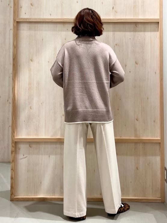 nakoさんの「THE SHOP TK｜【インしないで着られる】金ボタン ハイネックニット/毛玉になりにくい/静電気防止/洗濯機OK」を使ったコーディネート