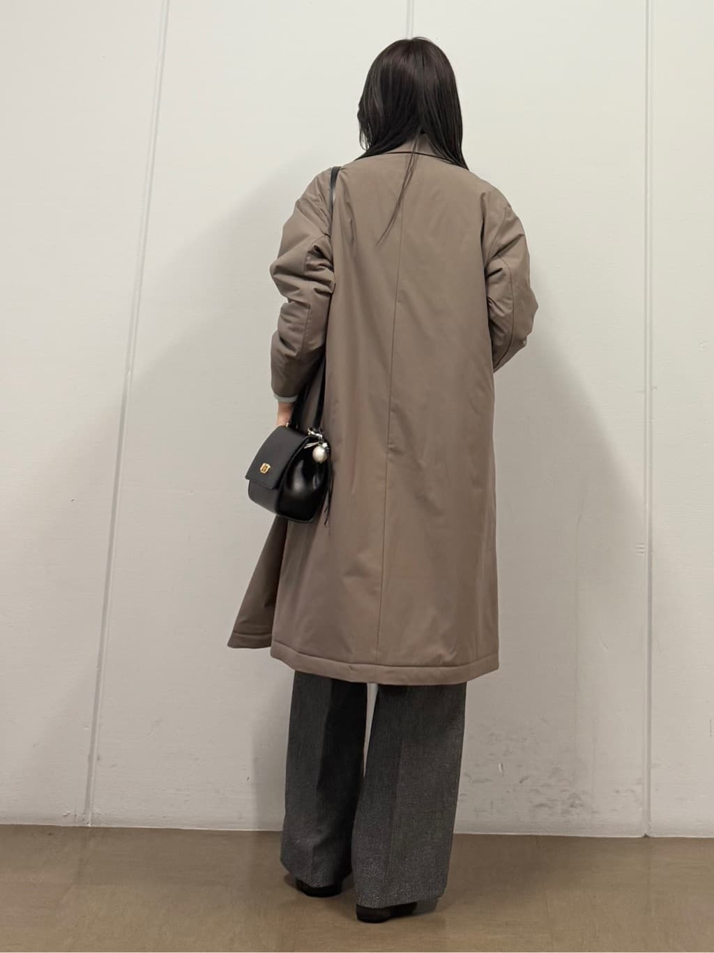 mizukiさんの「INDIVI｜【褒められパンツ/ウール調素材】ラメ混ワイドパンツ」を使ったコーディネート