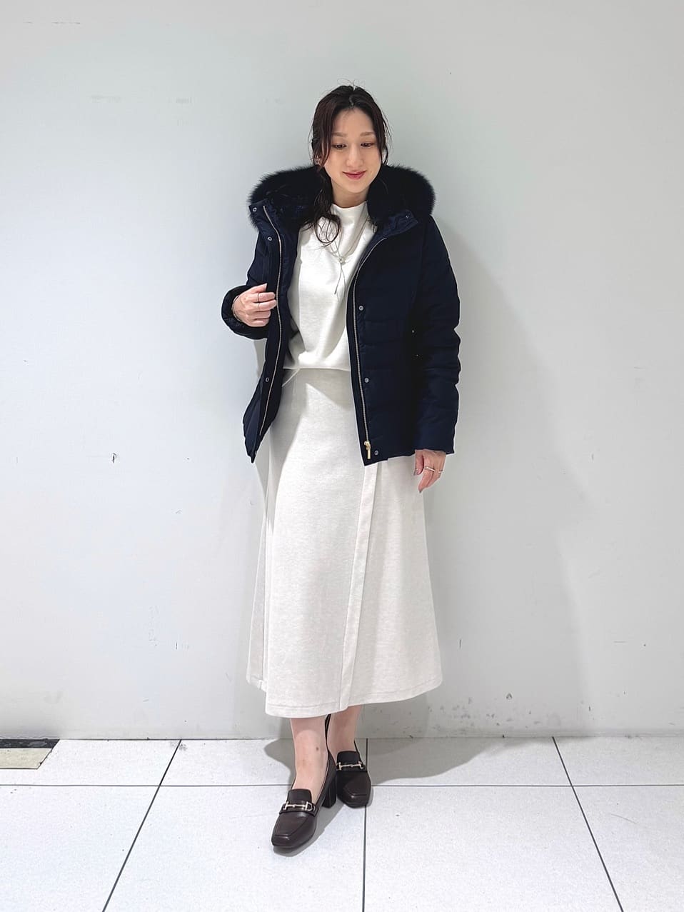 そんさんの「INDIVI｜【名品／撥水／抗菌防臭】ショート丈リサイクルダウンコート」を使ったコーディネート