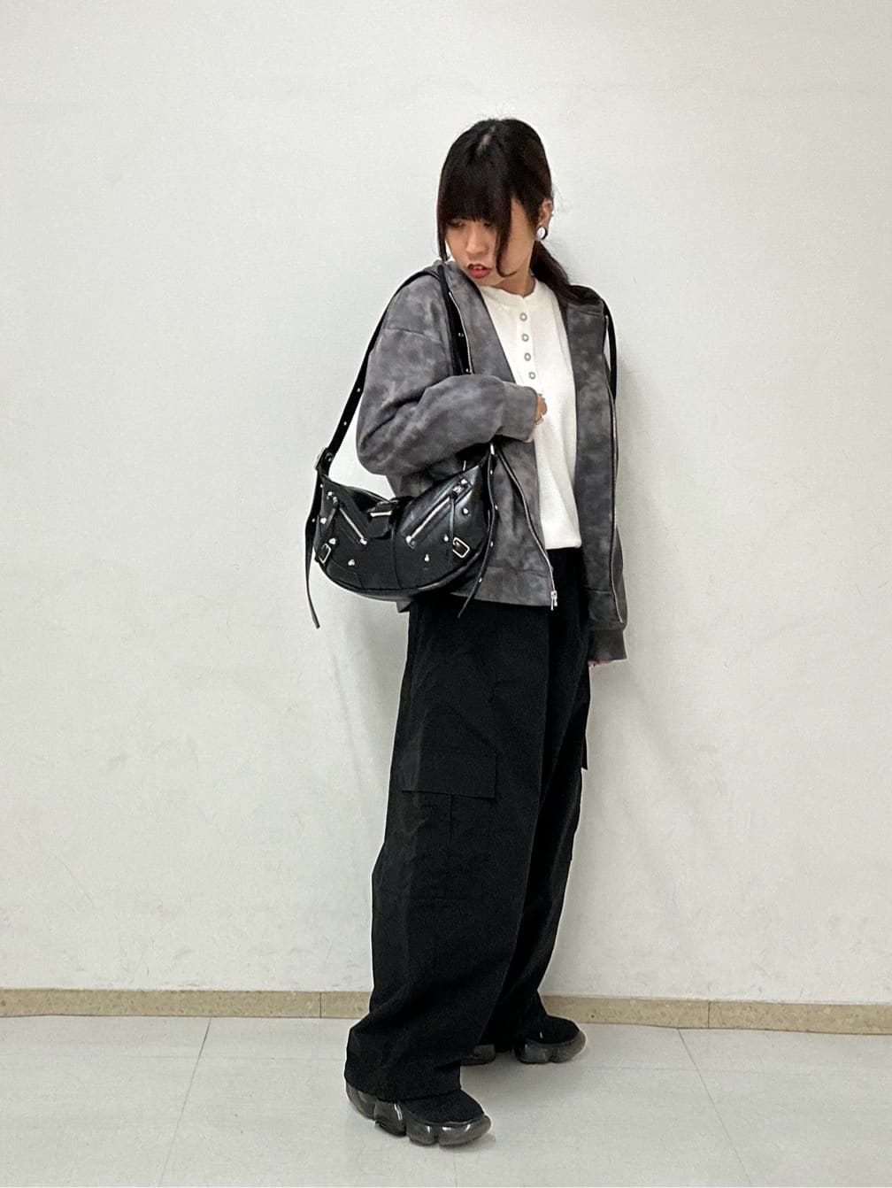 MANAさんの「tk.TAKEO KIKUCHI｜ヴィンテージライクプリント ジップパーカー」を使ったコーディネート