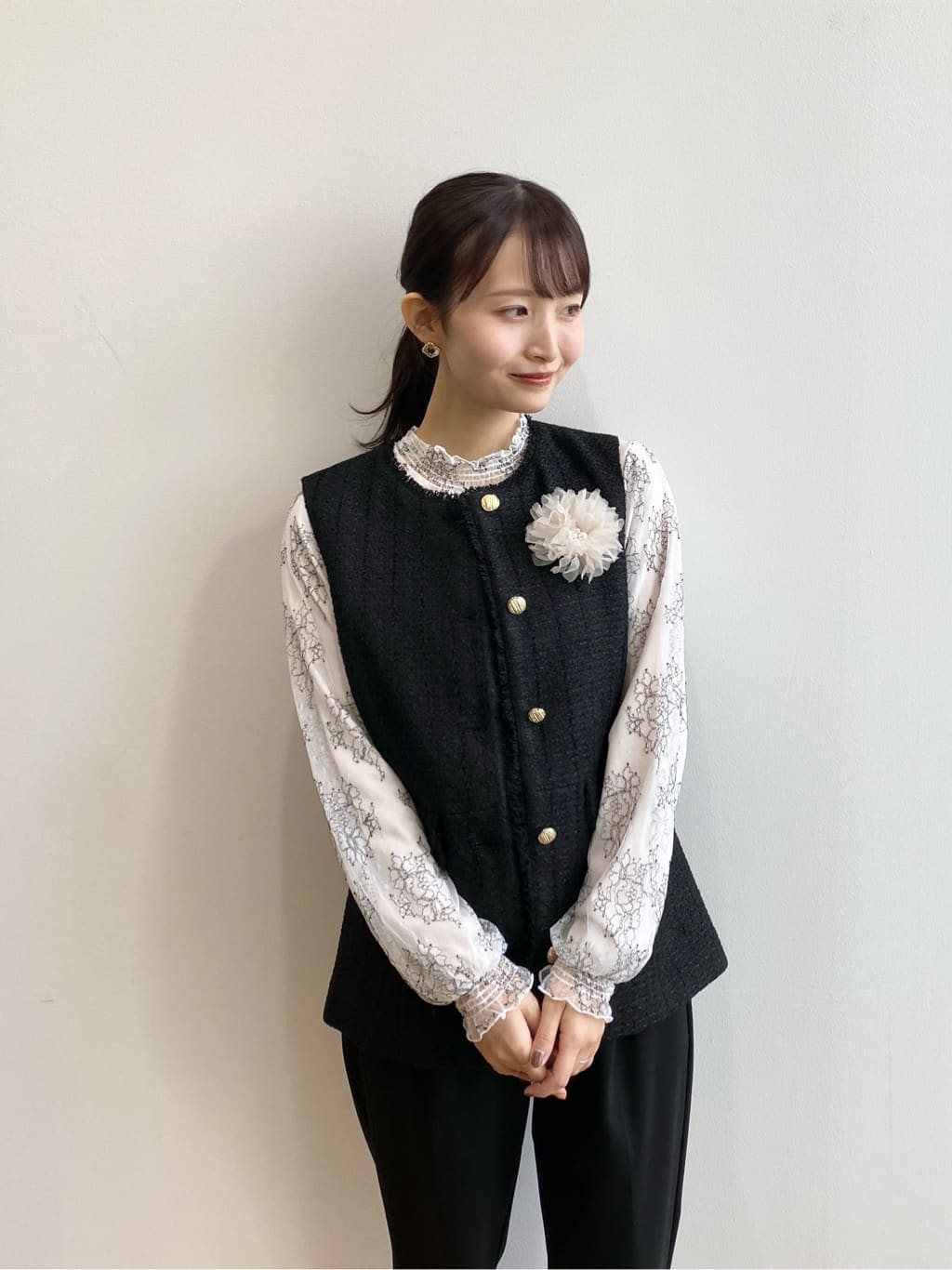 みさかさんの「index｜フリルハイネックレーストップス【洗濯機OK】」を使ったコーディネート