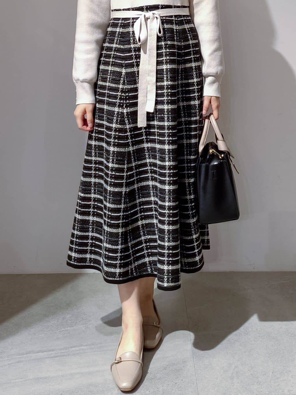 のんさんの「OPAQUE.CLIP｜チェックラメジャカードニットワンピース」を使ったコーディネート