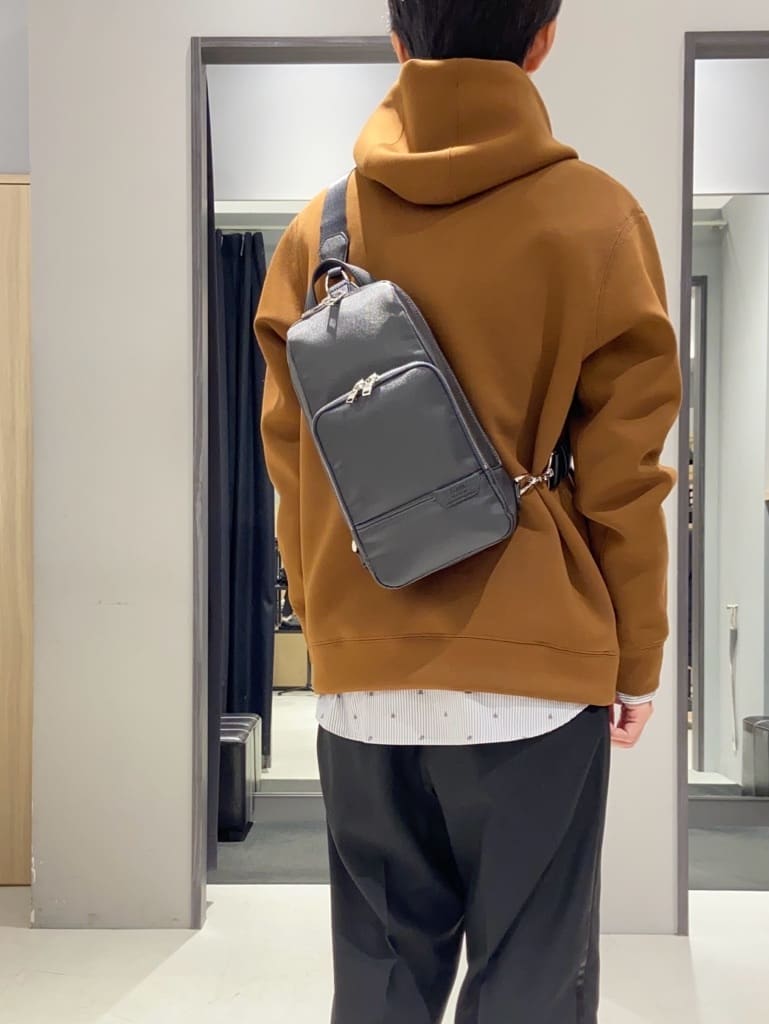 わいずみさんの「TAKEO KIKUCHI｜ハットモチーフ ジャカード ストライプ シャツ」を使ったコーディネート