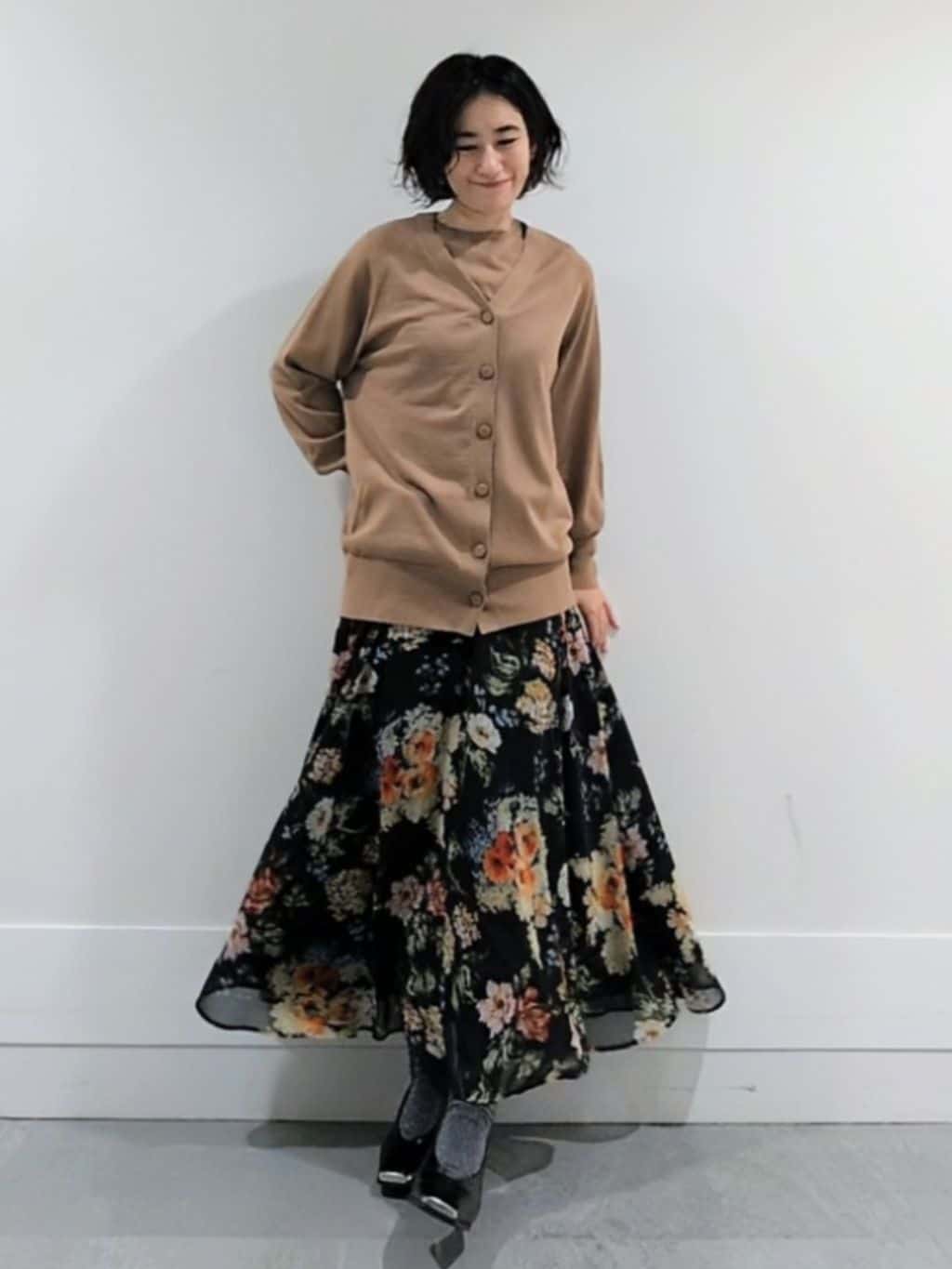 ミズタさんの「UNTITLED｜【アンサンブル可/洗える/Vネック】ウールシルクカーディガン」を使ったコーディネート