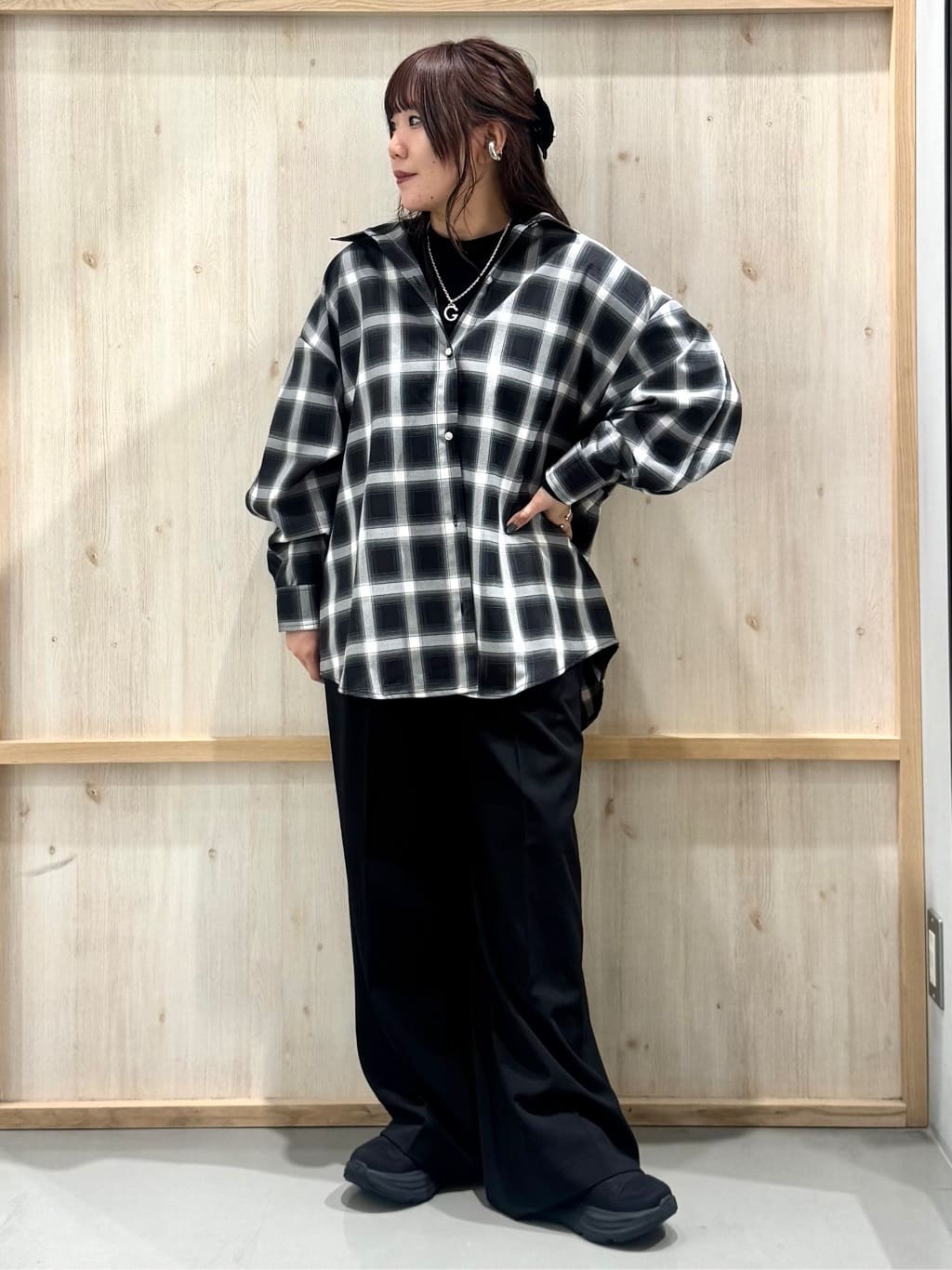 nanaさんの「THE SHOP TK｜【即戦力/軽羽織】チェックドルマンシャツ」を使ったコーディネート