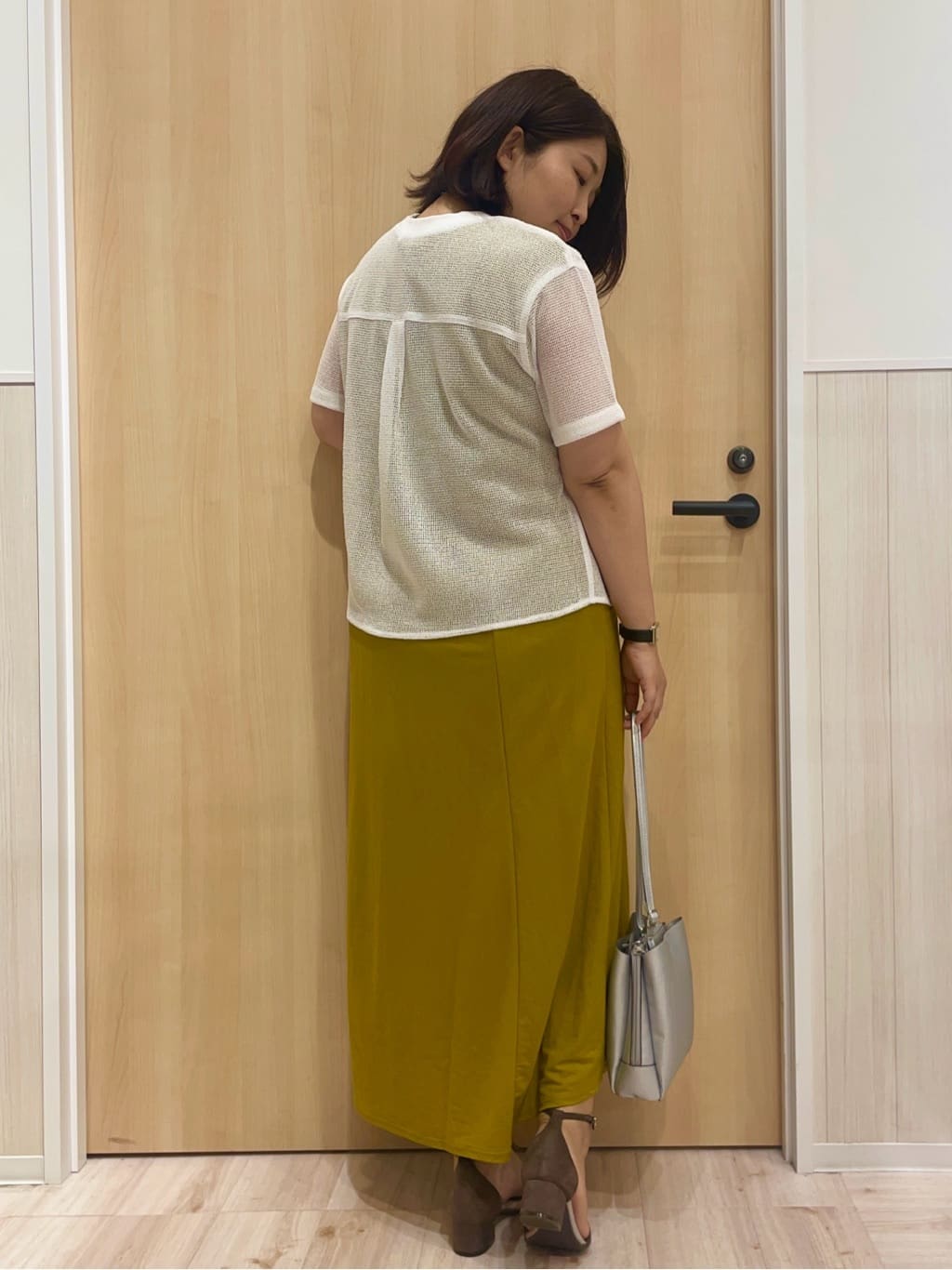 すーさんの「SHOO･LA･RUE｜【S-LL】メッシュ素材で大人ヘルシー ポケット付きデザイントップス」を使ったコーディネート