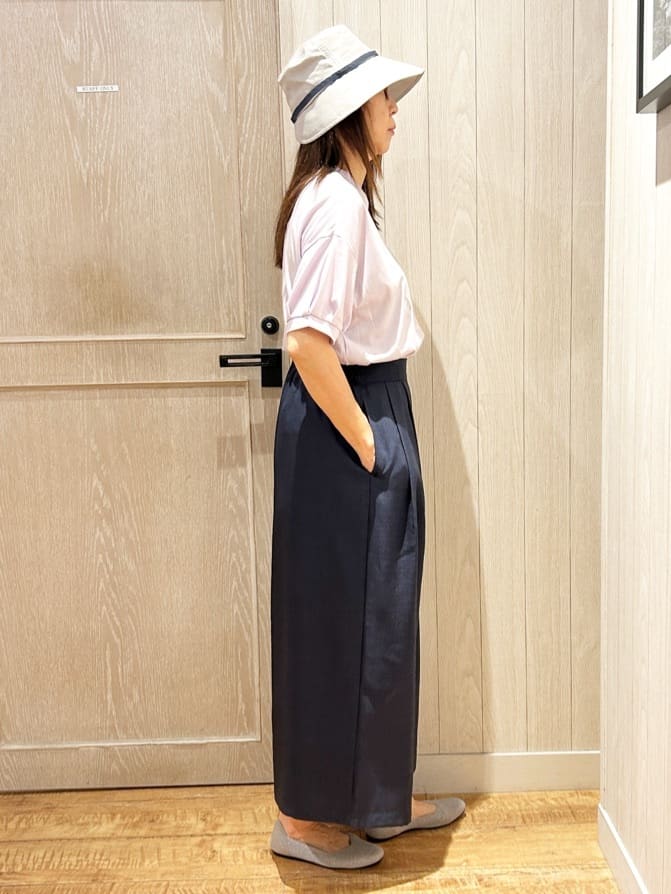 yukaさんの「SHOO･LA･RUE｜【S-LL/ひんやり/UV】ぷっくりラメプリントロゴTシャツ」を使ったコーディネート
