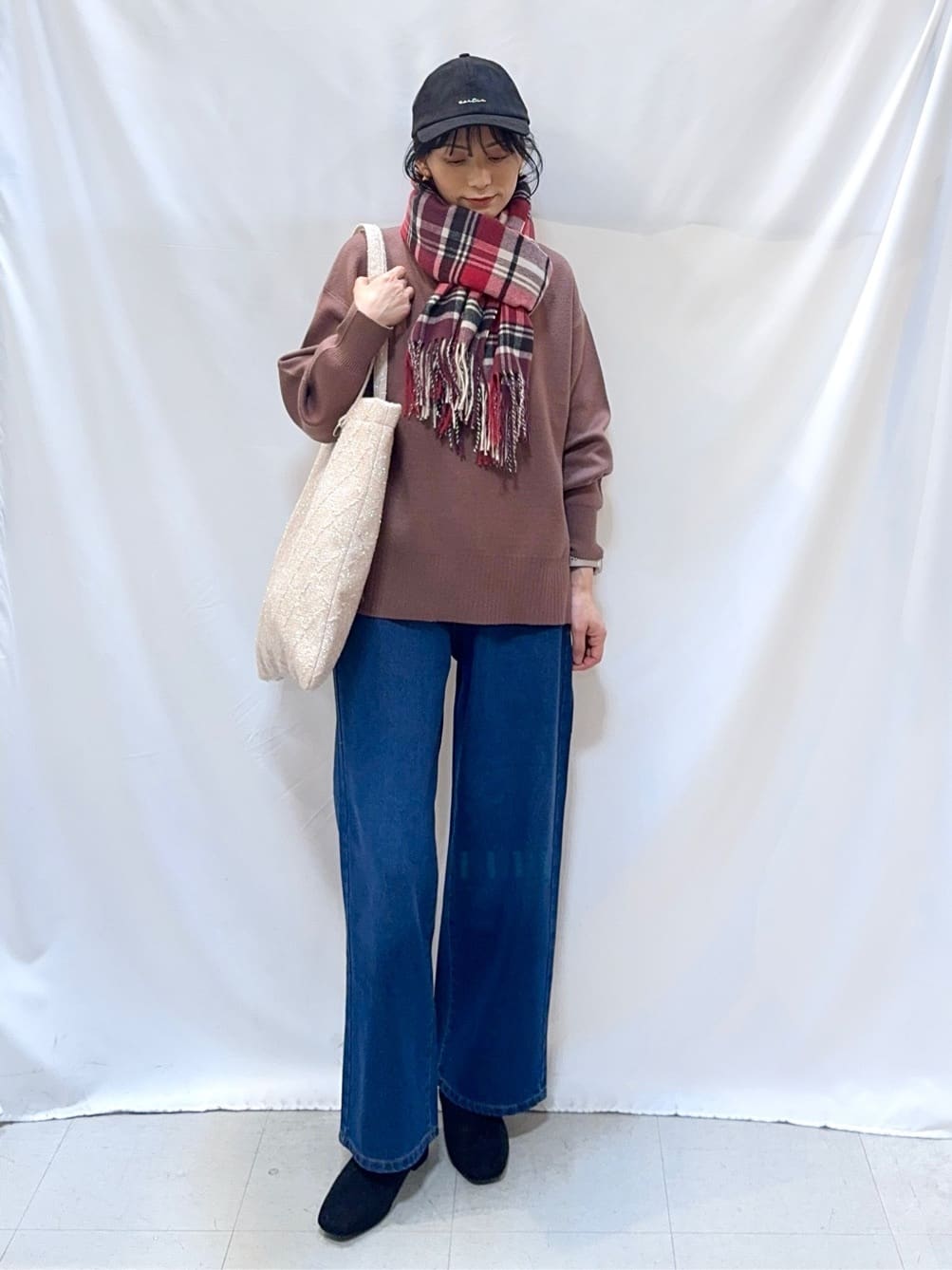 𝐇𝐢𝐫𝐨𝐦𝐢さんの「SHOO･LA･RUE｜【S-LL】脚のラインを拾いにくい デニムワイドパンツ」を使ったコーディネート