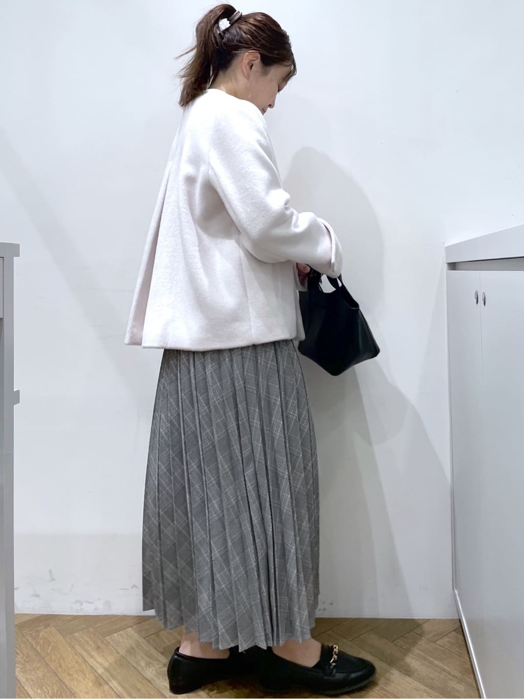 Junさんの「index｜ゴールドパーツ付きボウタイニット【洗濯機OK】《10col／XS～LL》」を使ったコーディネート