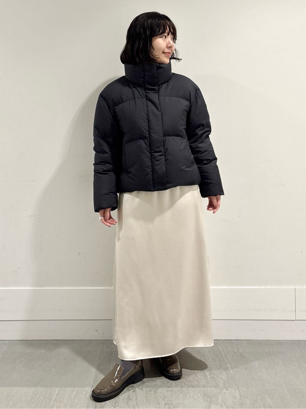 モエカさんの「UNTITLED｜【8色展開／コンパクト丈】レーヨン混 コクーンニット」を使ったコーディネート
