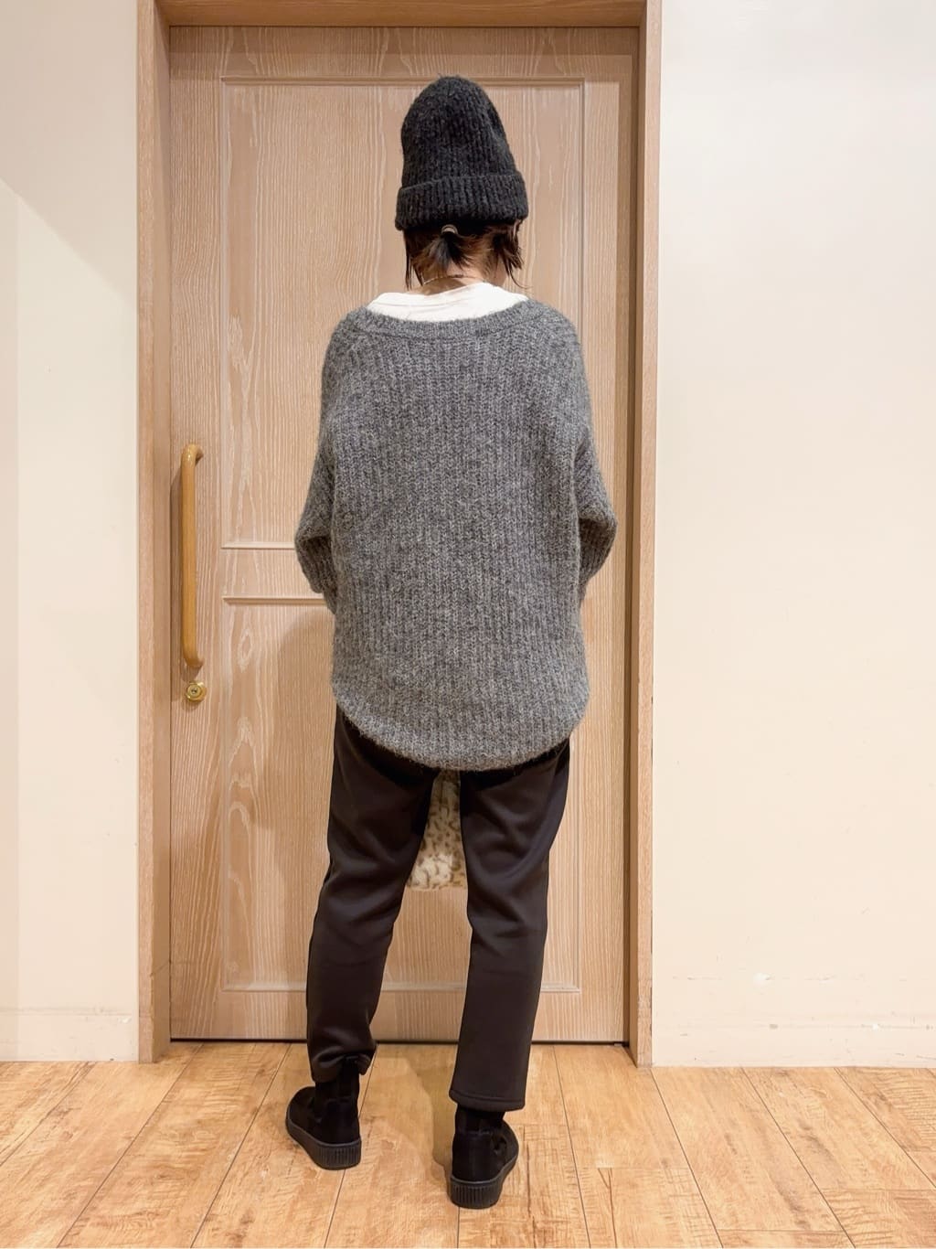 しまもさんの「SHOO･LA･RUE｜ふわふわタッチ Vネックニットチュニック」を使ったコーディネート