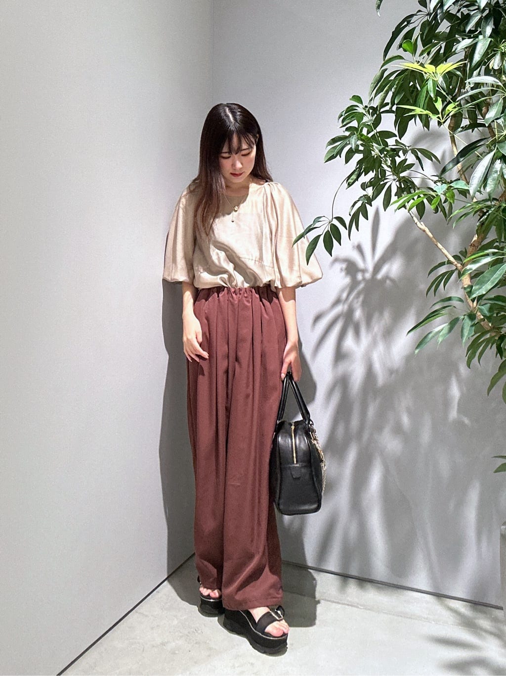 Renoさんの「INDIVI｜ボリュームスリーブブラウス」を使ったコーディネート