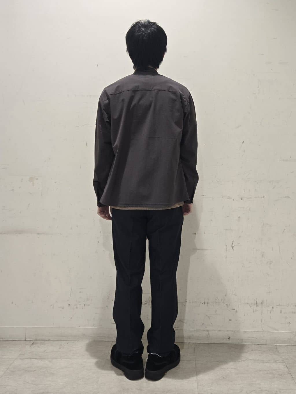 白木駆さんの「TAKEO KIKUCHI｜【360&deg;ストレッチ／セットアップ対応】None Of Stress パンツ」を使ったコーディネート