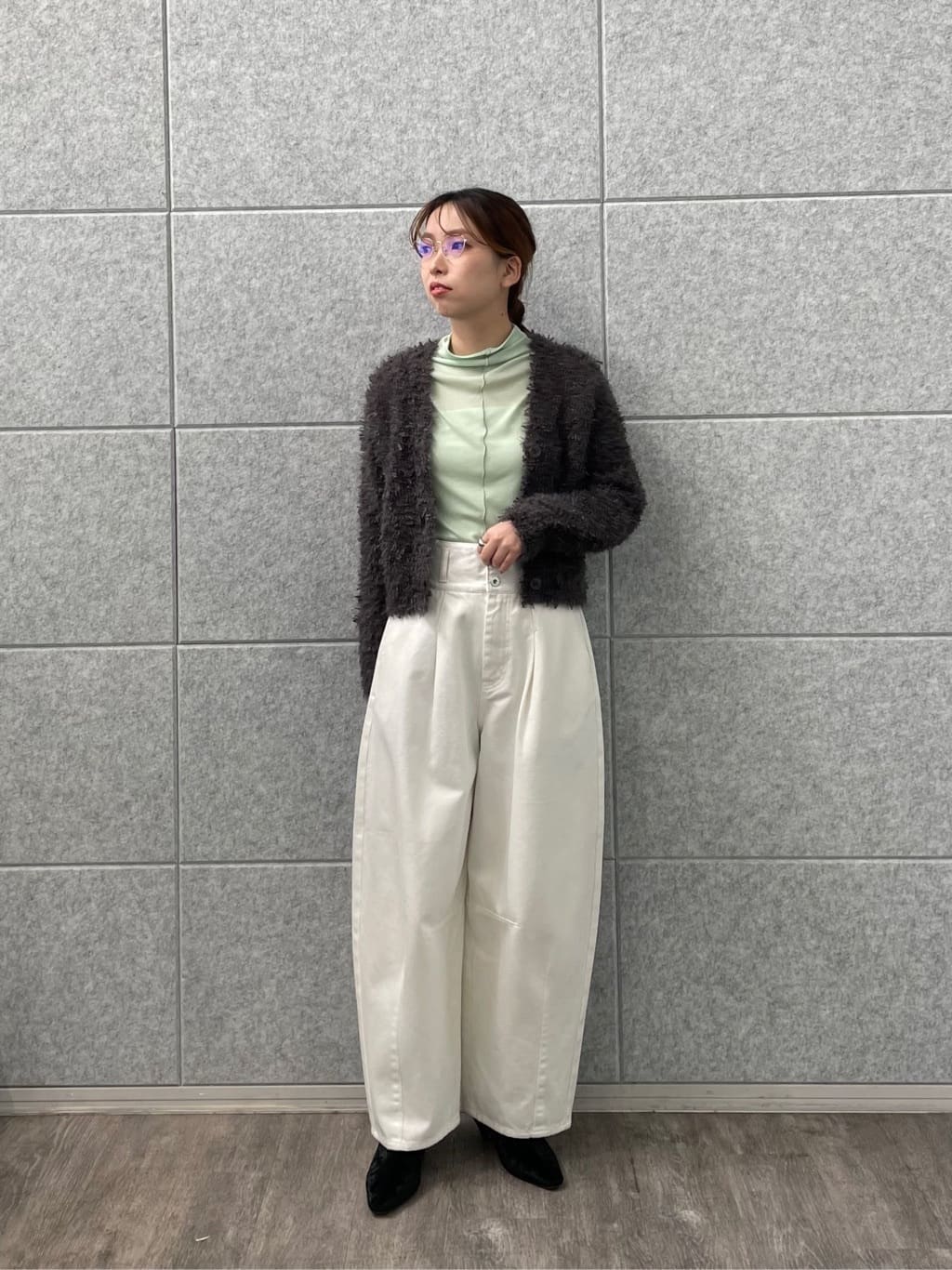 ねねさんの「INDIVI｜ハイウエストカーブデニム」を使ったコーディネート
