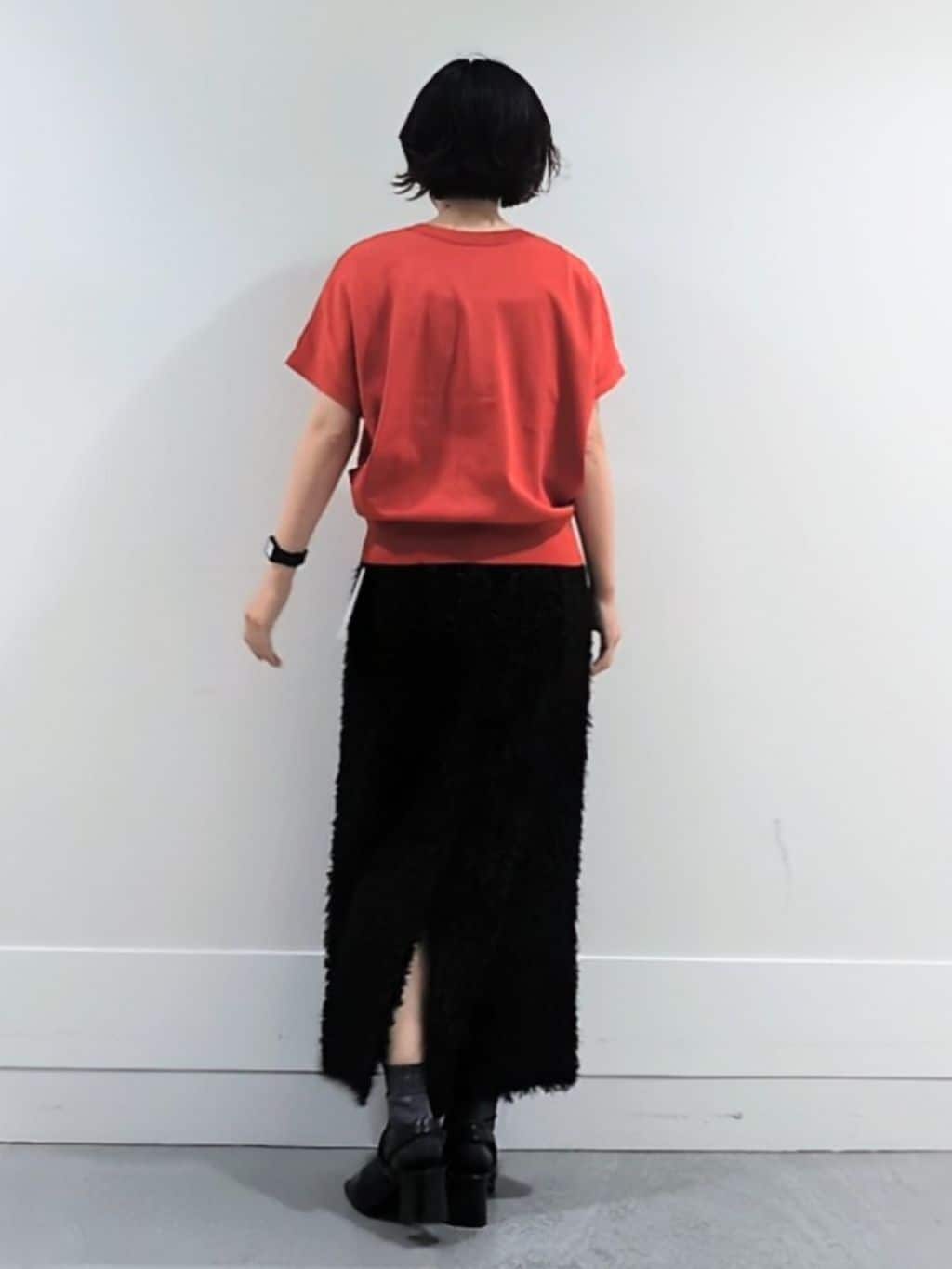 ミズタさんの「UNTITLED｜【洗える/前後2WAY】ネックプルオーバーニット」を使ったコーディネート