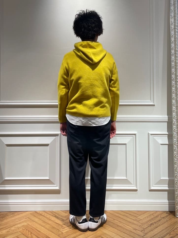 橋本さんの「DRESSTERIOR｜◆カシミヤブレンドフードニット」を使ったコーディネート