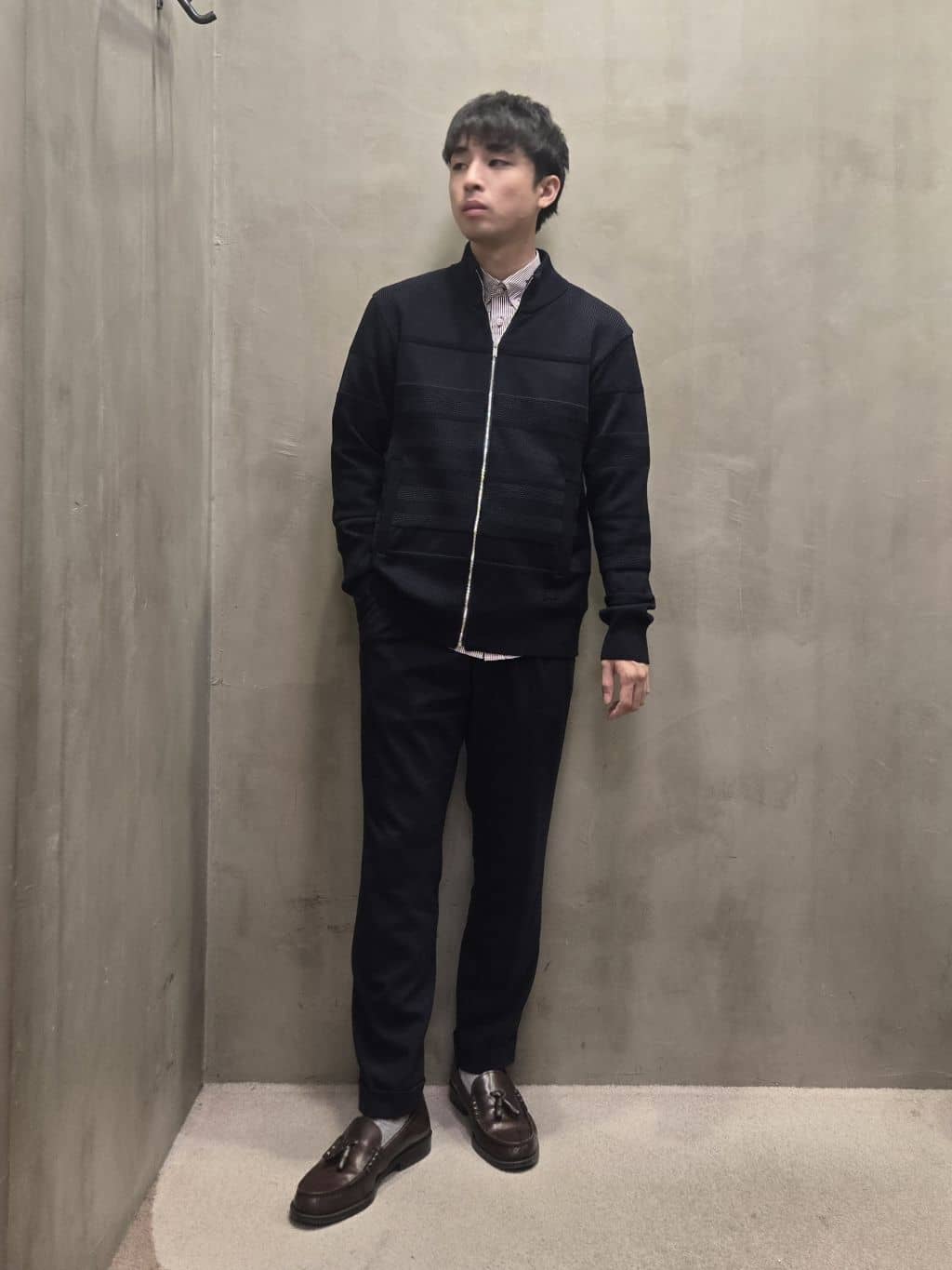 白木駆さんの「TAKEO KIKUCHI｜ハットモチーフ ジャカード ストライプ シャツ」を使ったコーディネート
