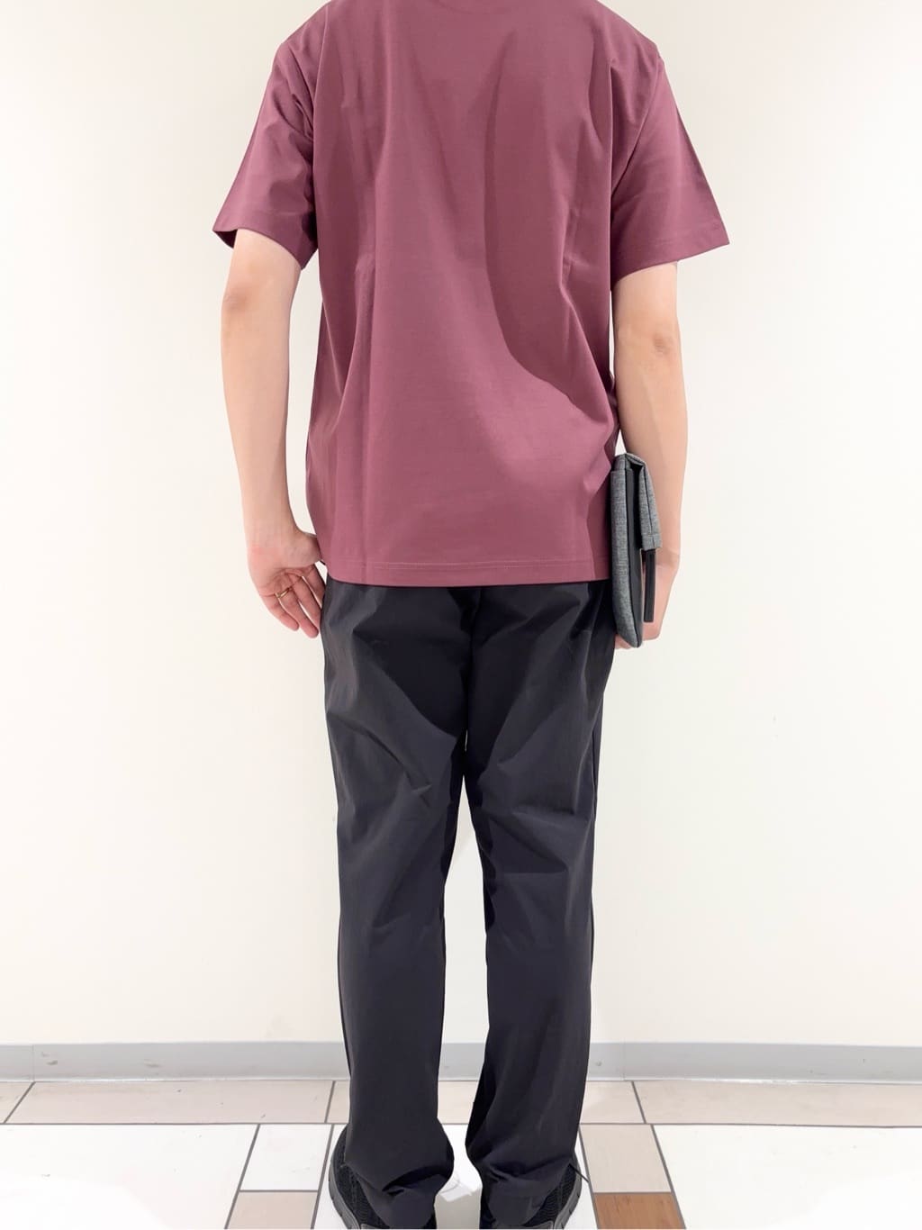 及川さんの「TAKEO KIKUCHI｜【COOL CITY WEAR】ワンポイント刺しゅう ポケットTシャツ /接触冷感」を使ったコーディネート