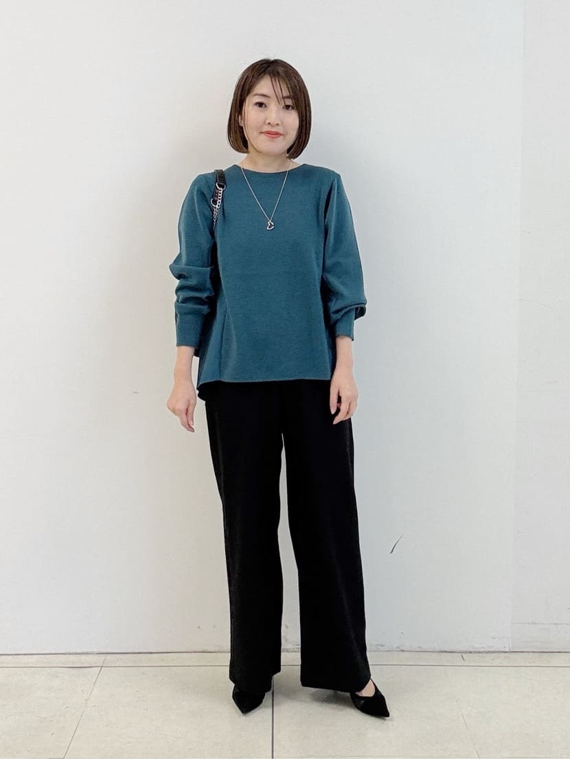 yoshiyaさんの「INDIVI｜【褒められパンツ／ウール混】ウォームウール ワイドパンツ」を使ったコーディネート