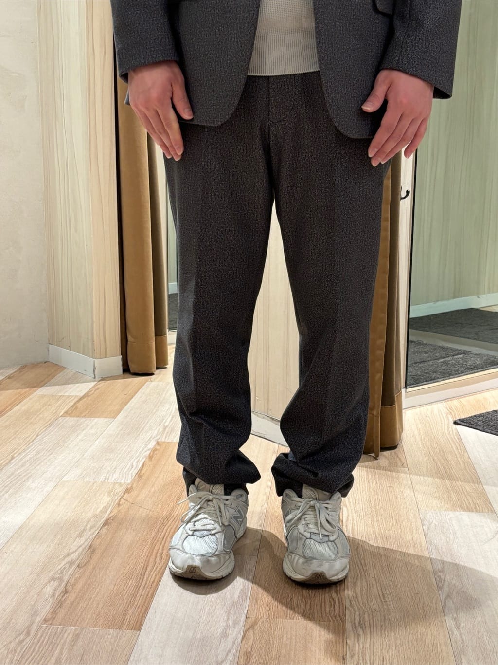 圭哉さんの「TAKEO KIKUCHI｜【DOWN FABRIC】ダウンファブリック ドレスパンツ / セットアップ対応」を使ったコーディネート