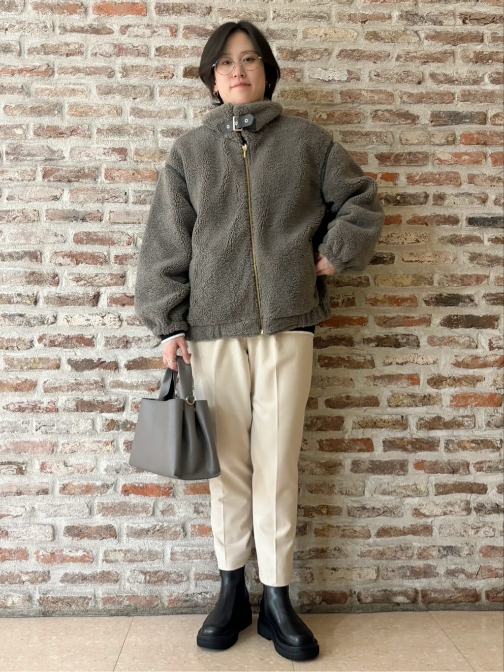しばさんの「THE SHOP TK｜マシュマロタッチ ボアボンバージャケット」を使ったコーディネート