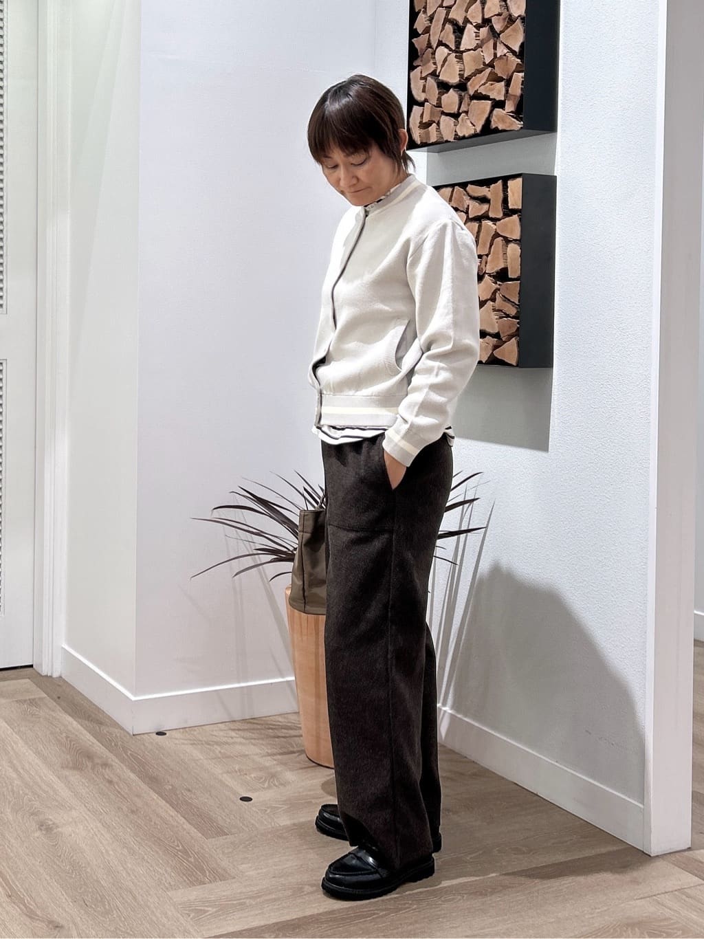 rairaiさんの「Dessin｜【選べる首元デザイン/洗える】ネックフリルロングカットソー」を使ったコーディネート