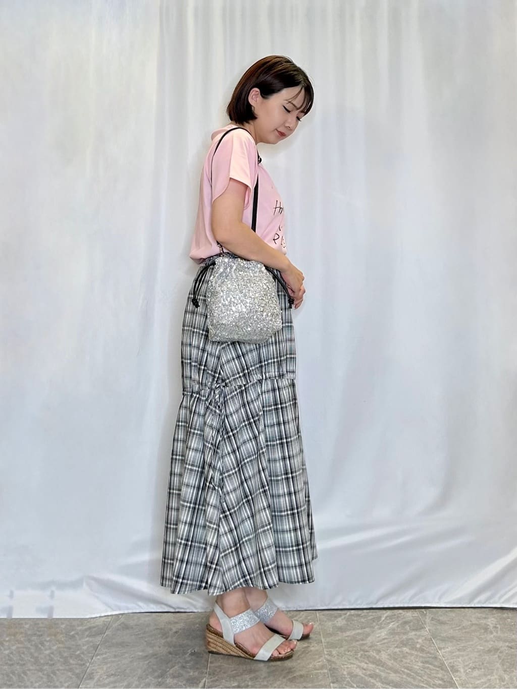 ネリさんの「SHOO･LA･RUE｜【S-LL/ひんやり/汗ジミ軽減/UVカット】グラフィックアソートTシャツ」を使ったコーディネート