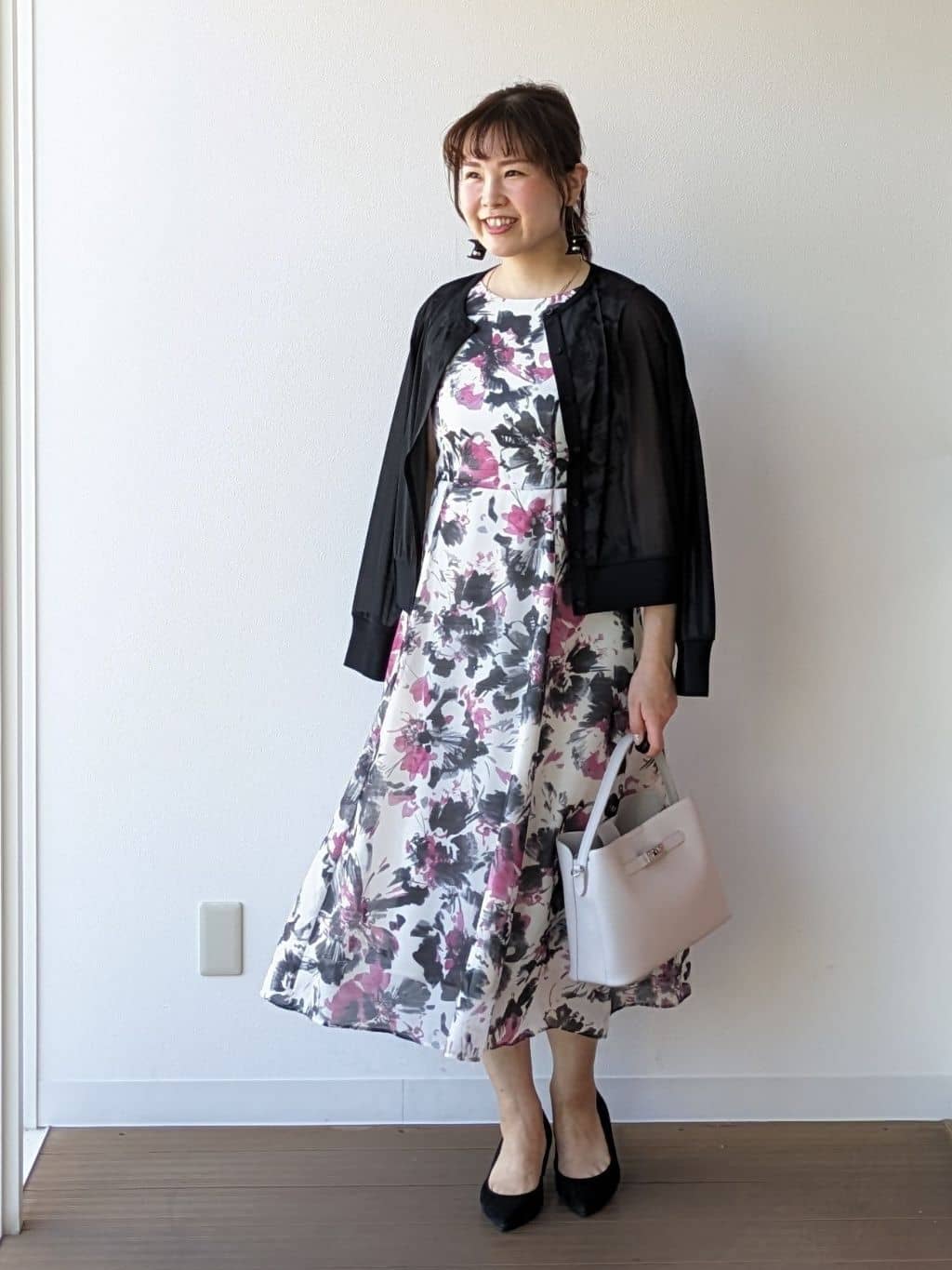 なみきさんの「UNTITLED｜【シアー/エレガント/花柄/夏ワンピ】ペイントフラワーワンピース」を使ったコーディネート