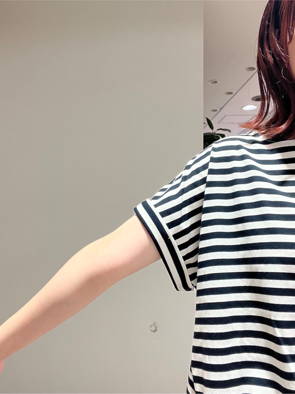 Makinoさんの「Dessin｜【二の腕カバー／UVカット】ロールアップスリーブ裾ギャザーカットソー」を使ったコーディネート