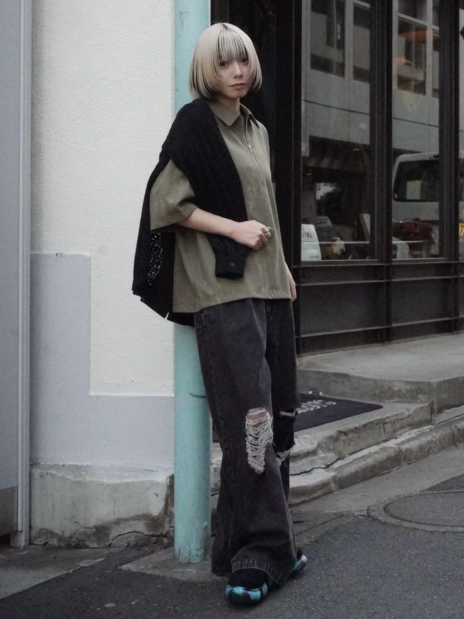 川本葵さんの「tk.TAKEO KIKUCHI｜◆ヴィンテージライクハーフジップポロシャツ」を使ったコーディネート