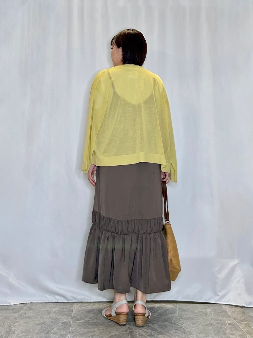 ネリさんの「SHOO･LA･RUE｜【ひんやり】シャーリングがアクセントに 大人のデザインキャミワンピース」を使ったコーディネート