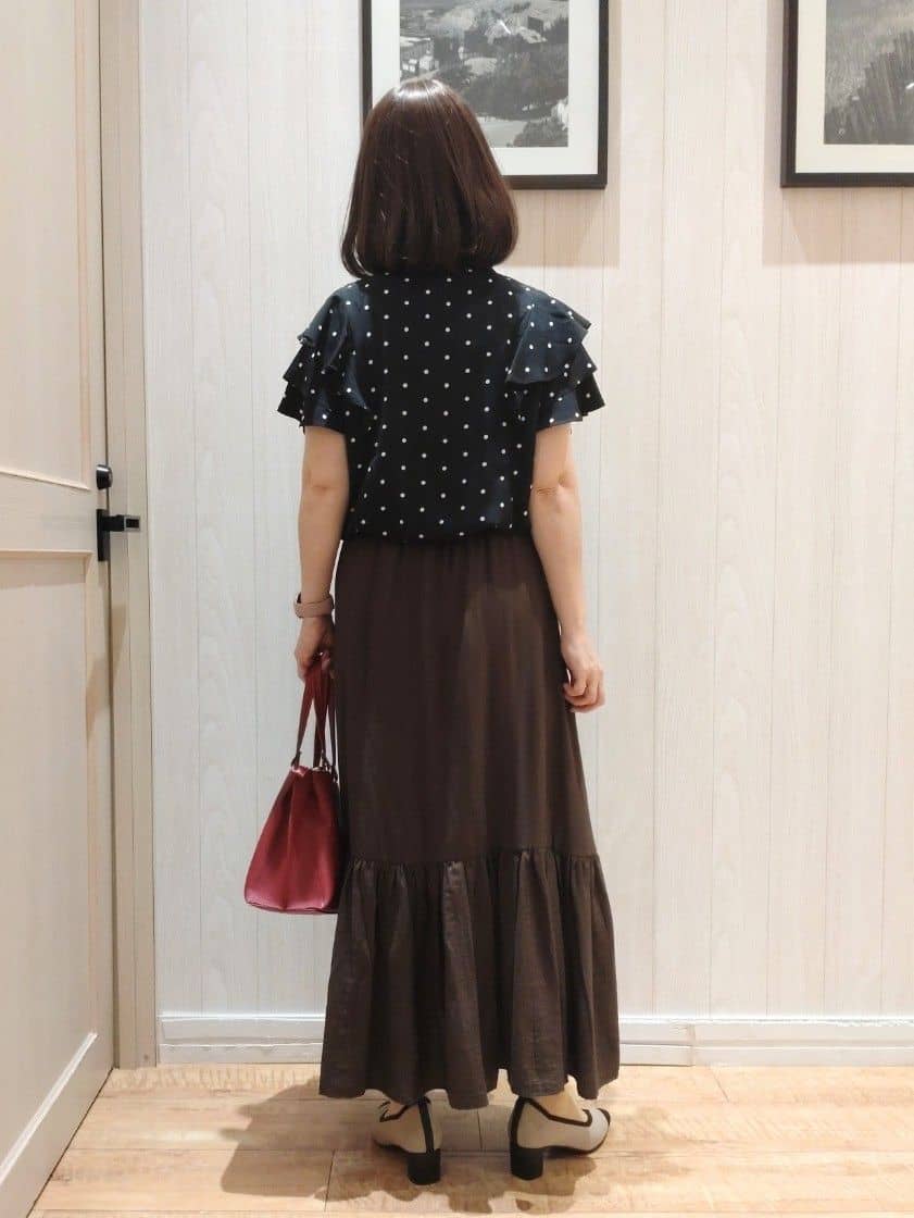 ゆーさんさんの「SHOO･LA･RUE｜【無地/ドット柄】お袖フリルが華やぐ きれいめブラウス」を使ったコーディネート
