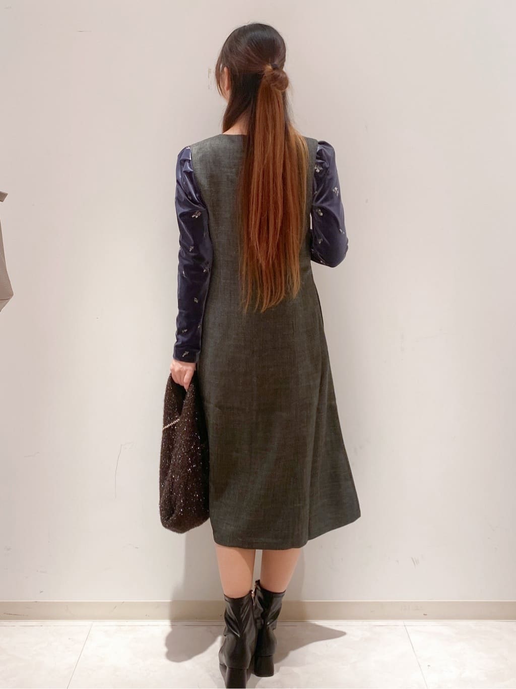 yurinaさんの「index｜バックシャン小花刺繍ベロアトップス【洗濯機OK】」を使ったコーディネート