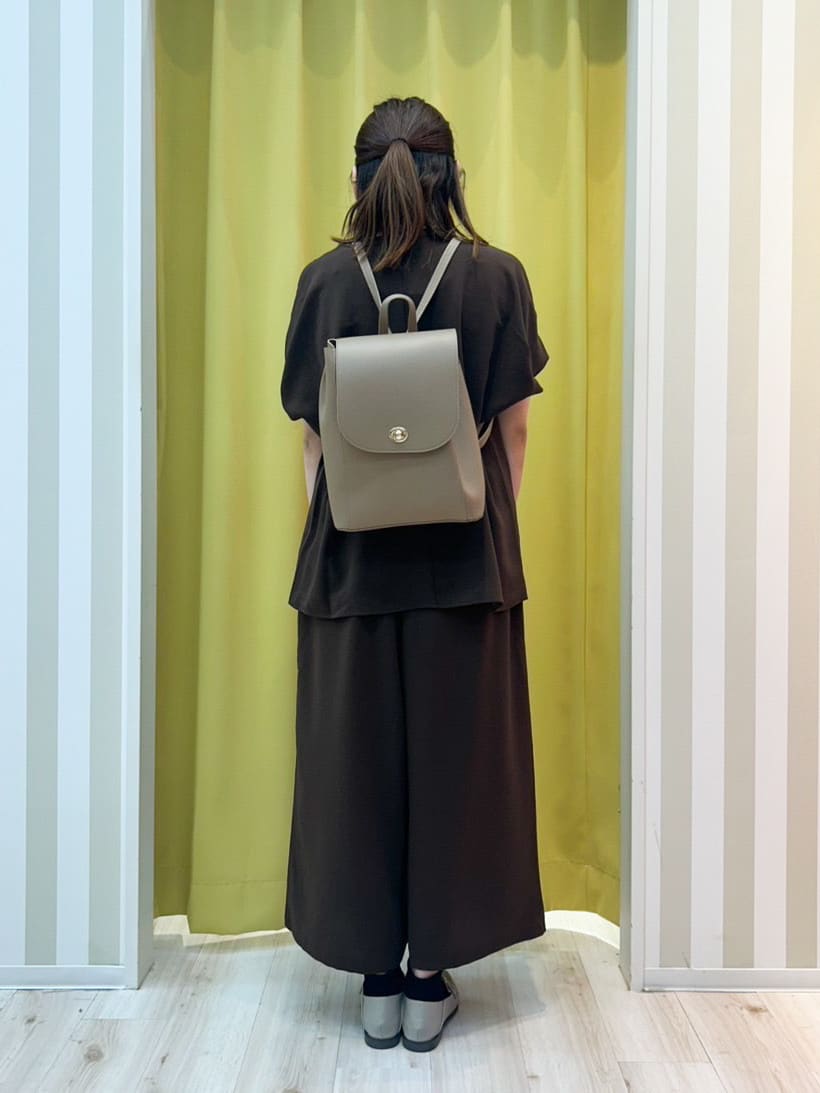 shioriさんの「SHOO･LA･RUE｜【S-LL/セットアップ可/ひんやり】きちんと見えで上品 お袖タック スキッパーブラウス」を使ったコーディネート