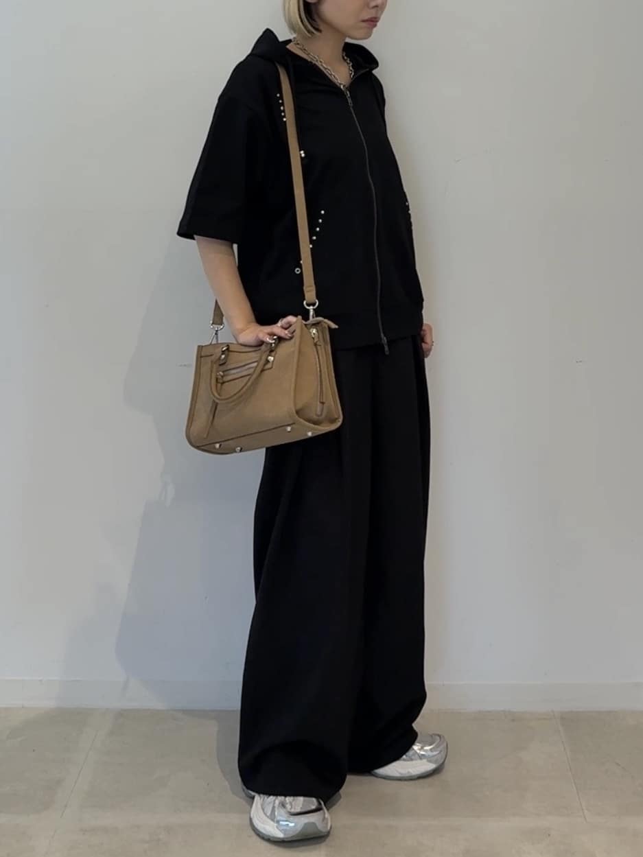 川本葵さんの「tk.TAKEO KIKUCHI｜スタッズ ダブルZIPパーカ」を使ったコーディネート