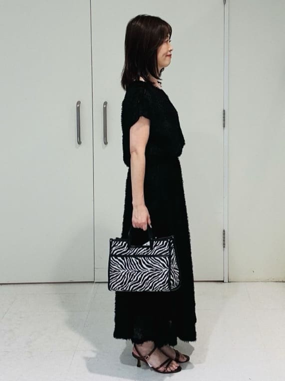 makiさんの「UNTITLED｜【セットアップ可/洗える】フェザーフレンチスリーブブラウス」を使ったコーディネート