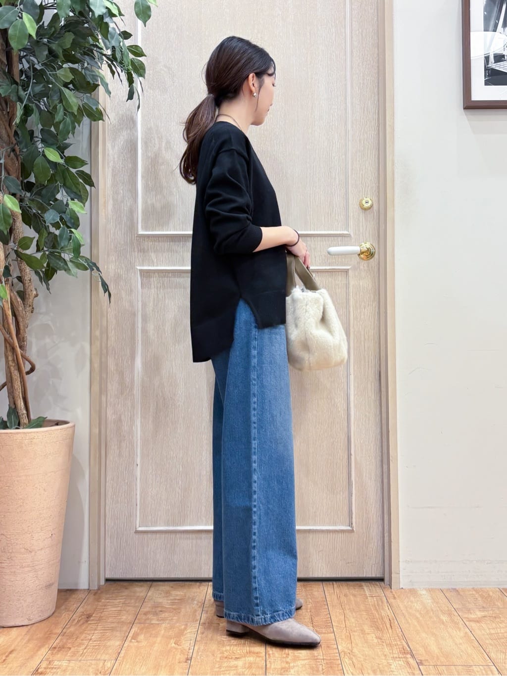 なみさんの「SHOO･LA･RUE｜【高レビュー/S-LL】脚のラインを拾いにくい デニムワイドパンツ」を使ったコーディネート