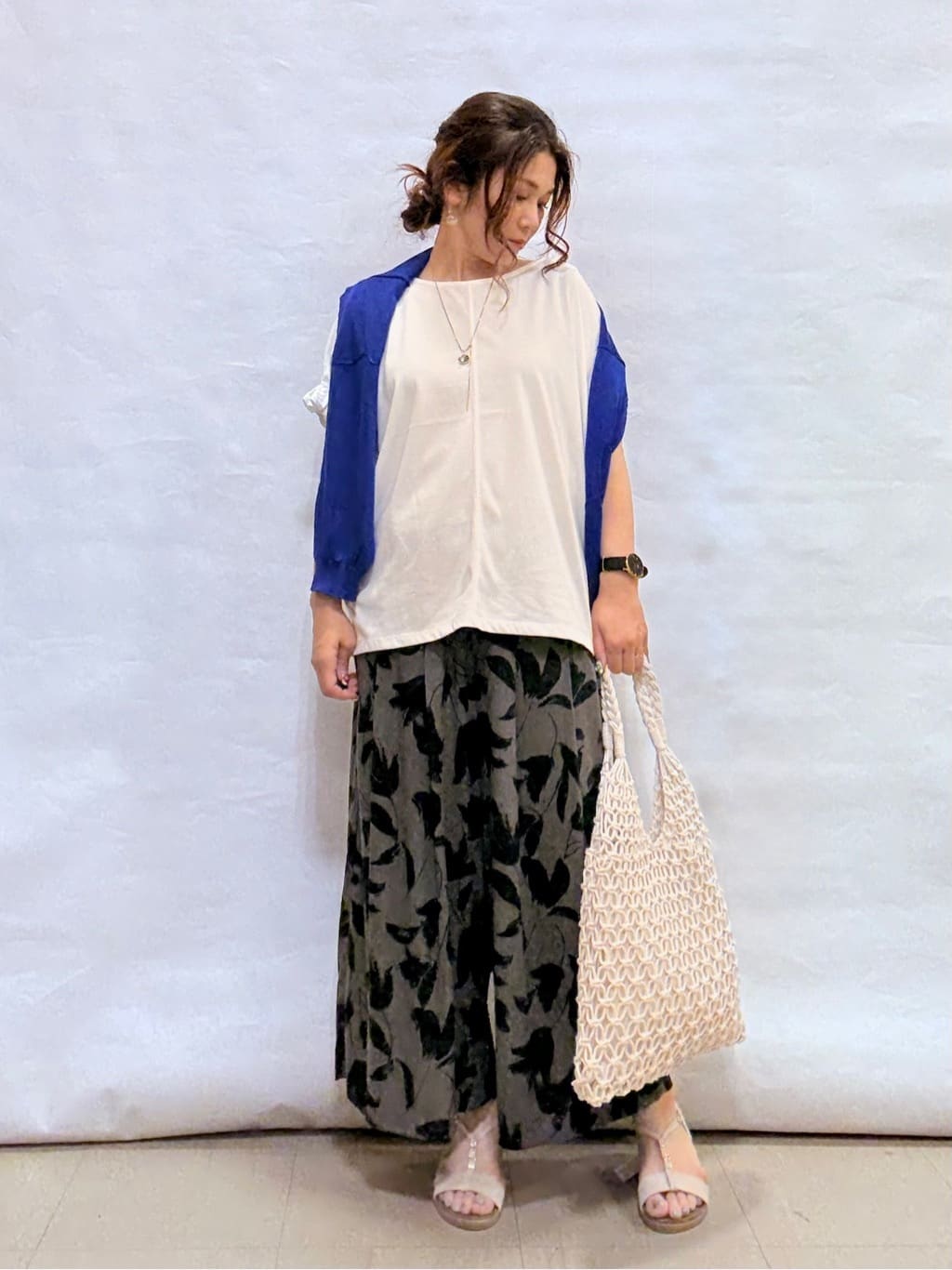 fuuさんの「SHOO･LA･RUE｜ニュアンスデザインがこなれ見え 刺繍デザイン シアーカーディガン」を使ったコーディネート