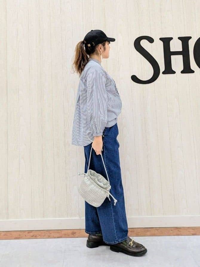 さくみぃさんの「SHOO･LA･RUE｜◆後ろウエストゴムが楽 大人のタックワイド デニムパンツ」を使ったコーディネート