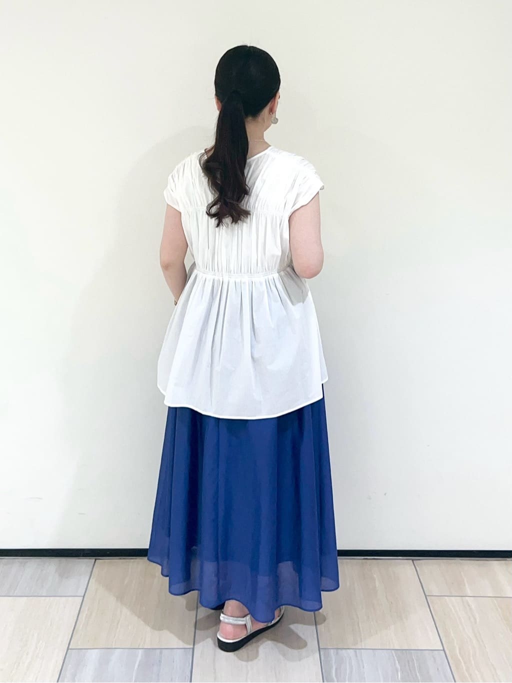 Mitsukiさんの「UNTITLED｜【後ろウエストゴム/洗える】シアーフレアースカート」を使ったコーディネート