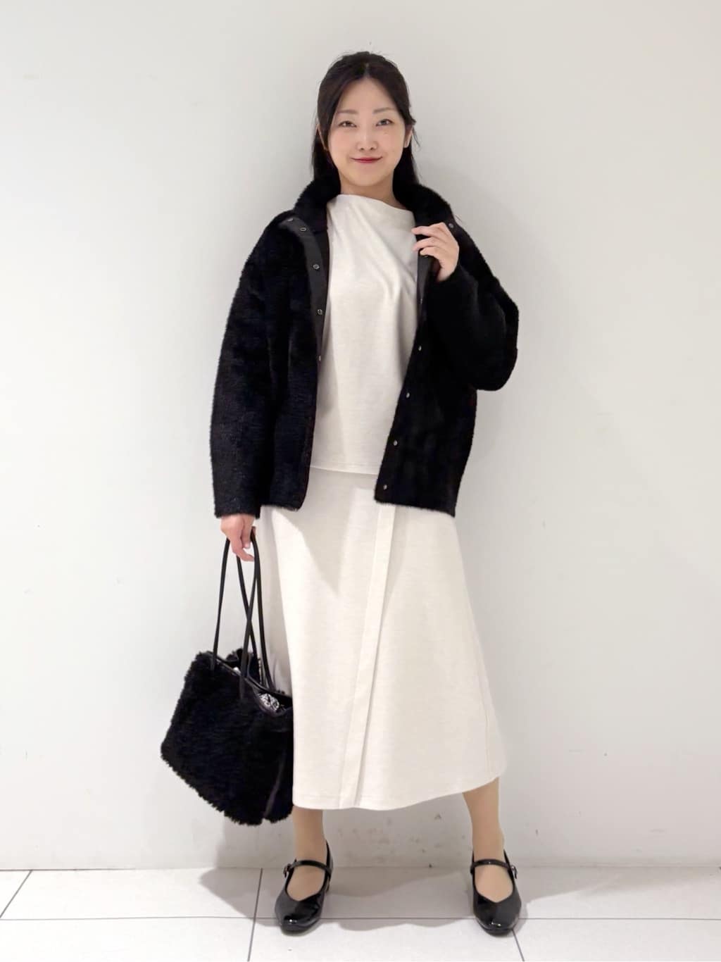 momokoさんの「INDIVI｜スタンドネック シャギーモールニット」を使ったコーディネート
